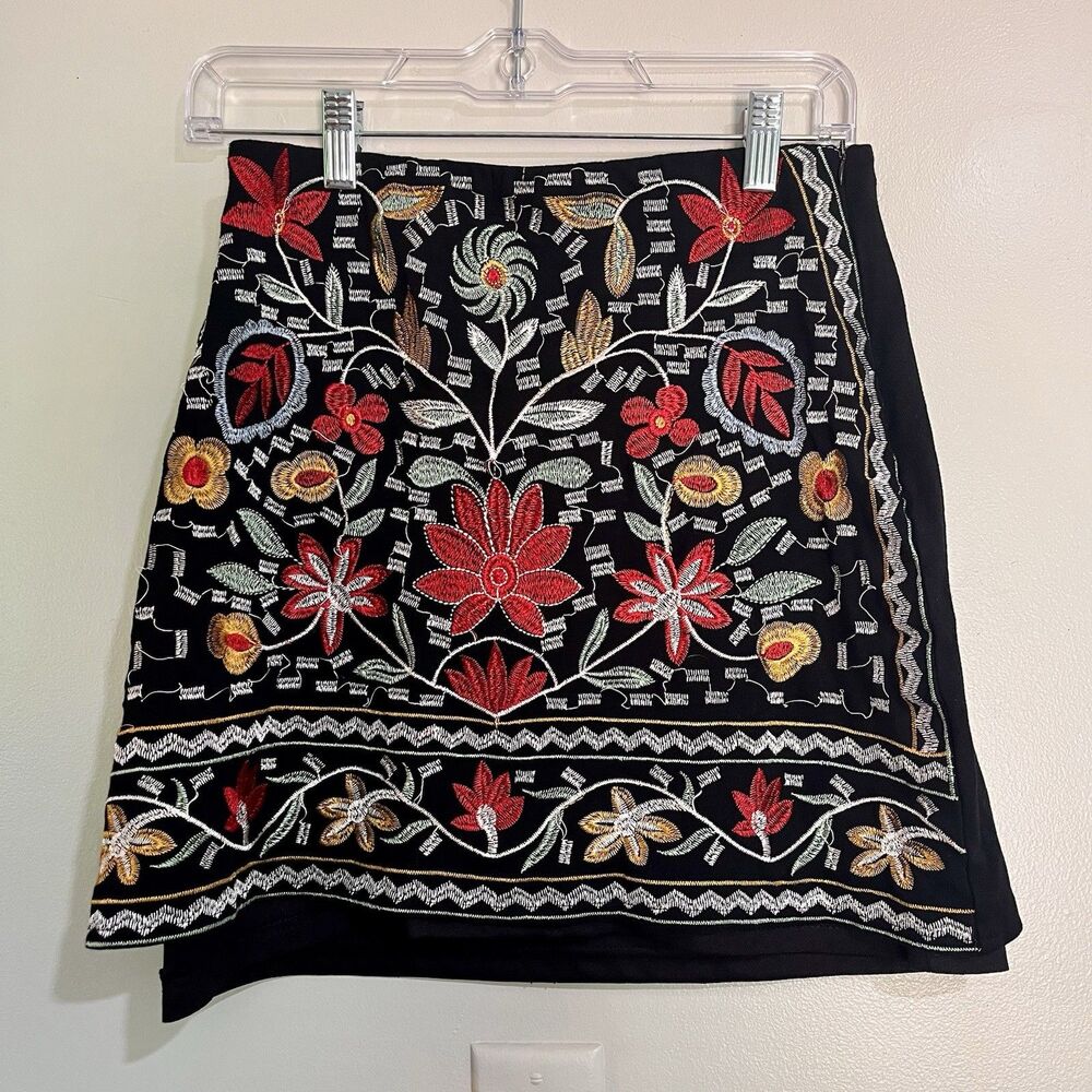 mi ami Artesanal Floral Embroidered Flowers Black Casual Skirt Women’s Size S